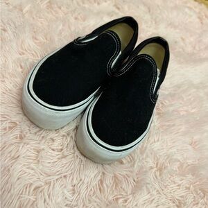 Platform black slip-on Vans